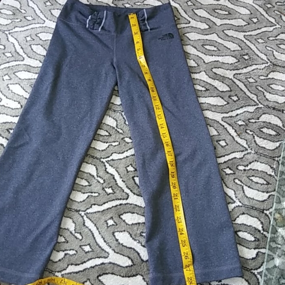 Grey North Face Motivation Crop Pants- Size XS - Picture 4 of 11